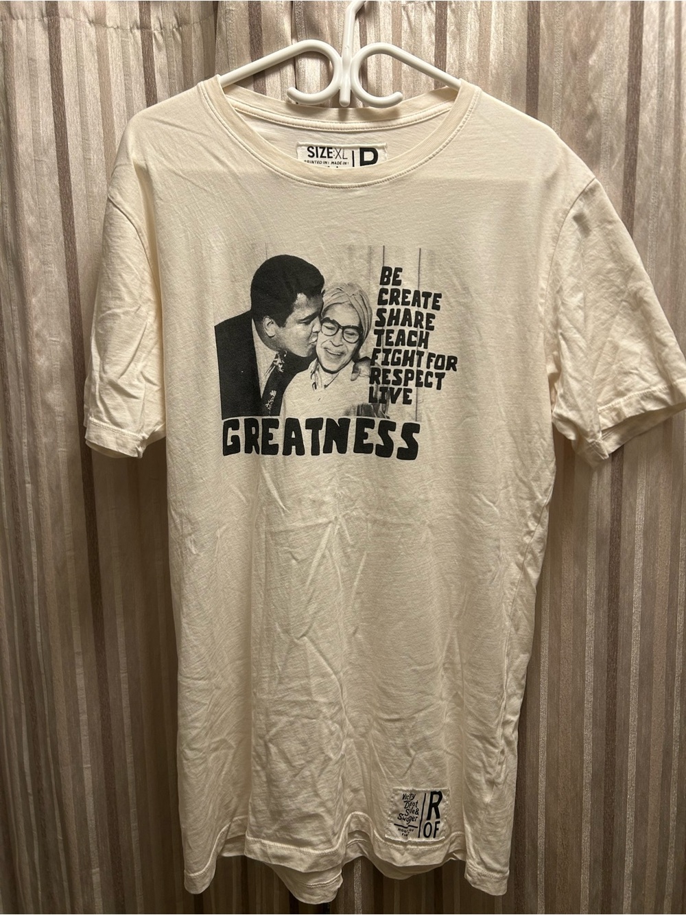Roots of Fight Cream Muhammad Ali Men's T-Shirt - Greatness Print, Size XL